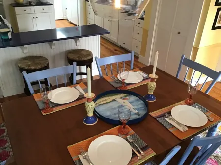 Spacious, Private Cape Cod Cottage with Central Air Отели в г. Harwich Port