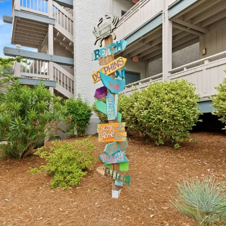Fully Renovated Condo - One Block To Beach