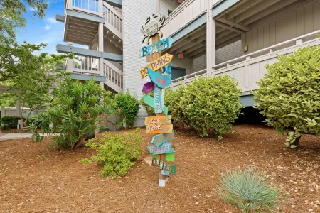 Fully Renovated Condo - One Block To Beach Отели в г. Серфсайд Бич