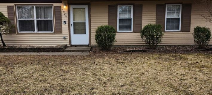 Beautiful creekside home near UIUC Hotels in Champaign
