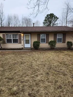 Beautiful creekside home near UIUC