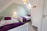 Findochty Holiday Cottage - Cosy cottage with Private Garden and Sea View Hotels in Buckie