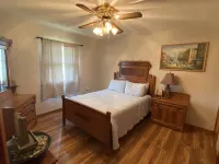 Cozy house/attached garage close to Lucas Oil Race Track and Pomme De Terre Lake