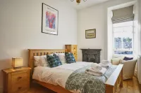 Light and spacious apartment, ideal for groups and families, close to centre 斯托克布里奇住宿飯店