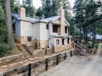Elegant Chalet in Taos Canyon Sipapu Ski Area附近的飯店