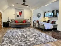 NEW! Studio Loft in Stowe Hollow