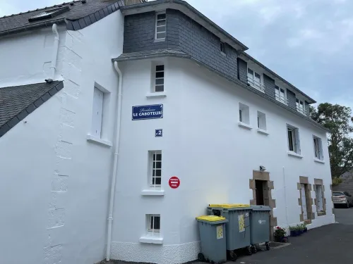 LARGE T2 CÔTE DE GRANIT ROSE BEACHES AND SHOPS WITHIN WALKING DISTANCE Hotels in Tregastel