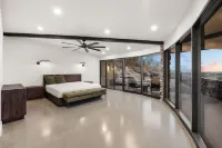 Modern Mountain Escape - Privately gated, unobstructed views atop South Mountain