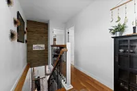 Romantic Getaway: Private Hot Tub & Honeymoon Suite Steps from the Beach