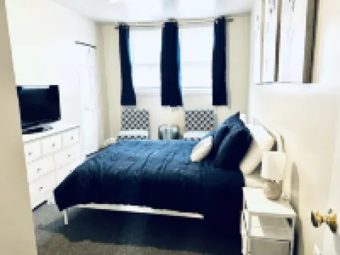 Charming Mountain View Retreat. Cozy place within walking distance to downtown.