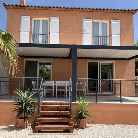 3mn walk from the beach, VILLA 5 bdrms in private residence between SEA and POND
