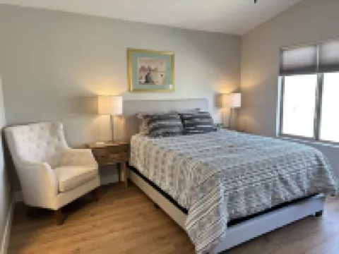 Cozy getaway home w/ POOL and GREAT location!