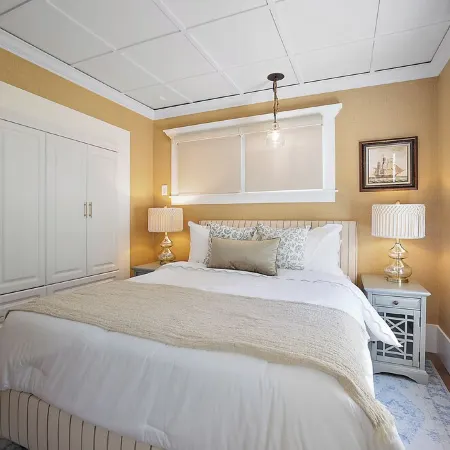 1 Min Walk to Downtown! Outdoor Patio! 5 Star Luxury! Golf Cart Rental!