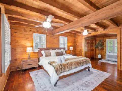 Lakefront Retreat - Sleeps 18 - Kayaks + Hot Tub Hotels in Steele Creek