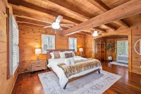 Lakefront Retreat - Sleeps 18 - Kayaks + Hot Tub