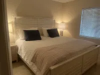 TOP FLOOR STUNNING VIEWS! Waterfront Condo Riverside Club, Olde Marco! 2 Baths! Hotel in zona Endless Summer Adventures