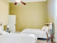 Historic Home Near Military Base/Colleges & 10 Min to la Boardwalk/Sleeps 16-18.