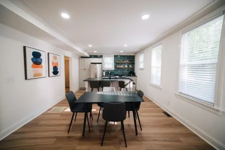 SoKno Bungalow*Walk to Downtown Отели рядом с достопримечательностью «Regal Riviera»