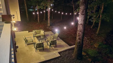 NEW!! 5 Star Gated Community. Wifi, Games, Fire Pit, 5 Smart TVs, Towels/Linens!