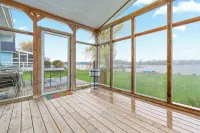 LAKEFRONT RETREAT with private dock, Relax, play & gather with family & friends.