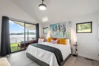 Lavish Lake Getaway W/18 Views+ Boat Dock