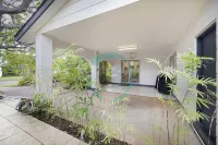 Zen Treetops Private Pool Outdoor Dining Hotels in Larrakeyah