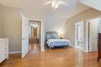 7 acre prvt estate, boat, pond, 16' Movie, Fishing Hotels in North Augusta