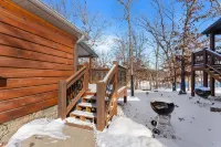 March Sale! Lakefront Cabin directly on Table Rock Lake: w/Pool+Hot Tubs