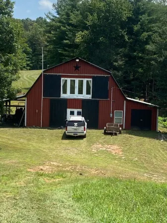Barndominium in Murphy NC--pet friendly, many activities on property and nearby.