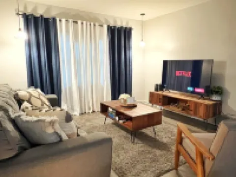 Beautiful and updated place to stay in a quiet neighborhood of Munster Indiana. Hotéis em Munster