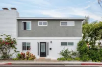 Newly Renovated Casual Modern Home Steps to Beach