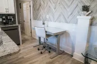 Luxury Studio Everything is Brand New! 5 min to the Beach!