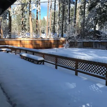 PineCone Lodge - 3 bed/2 bath - South Lake Tahoe (sleeps 6)