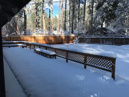 PineCone Lodge - 3 bed/2 bath - South Lake Tahoe (sleeps 6)