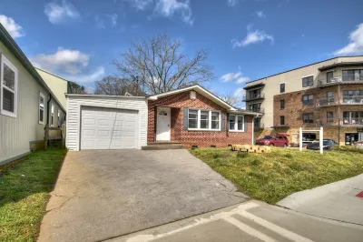 Lovely Brick Cottage in Downtown Blue Ridge