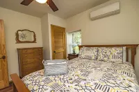 5 Bedrooms,Linens&Hot-Tub Lake Kayak Golf & SplitRock !