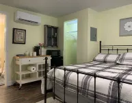 Reduced No clean fee Central to Tavares and Mt Dora  Fish, Shop, art, music