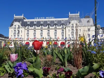 Cabourg - Comfortable apartment 1 / 6pers WIFI in RDJ with terrace 100m beach Méridien De l'Amour附近的飯店