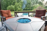 Secluded 5 acre getaway heated inground pool 6 person hot tub