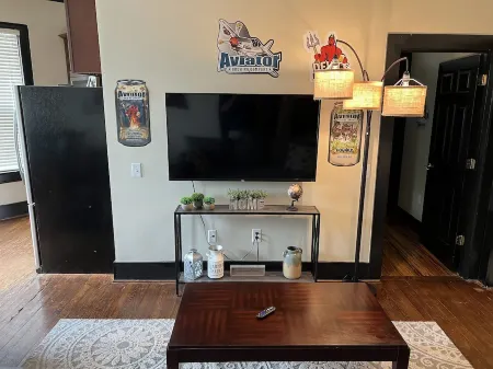 523 B - Downtown Apartment Historic Hotel