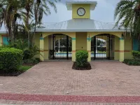 Home Paradise, Cozy guest suite in Ruskin POOLS HIGH SPEED WIFI BEACH MINUTES!!! Hotels in Ruskin