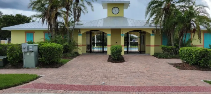 Home Paradise, Cozy guest suite in Ruskin POOLS HIGH SPEED WIFI BEACH MINUTES!!!