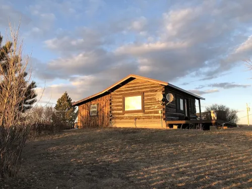 Rustic log cabin in the beautiful Wyoming Black Hills!