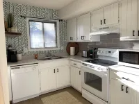 Newly renovated, relaxing space close to U of I and hospitals- high speed WiFI