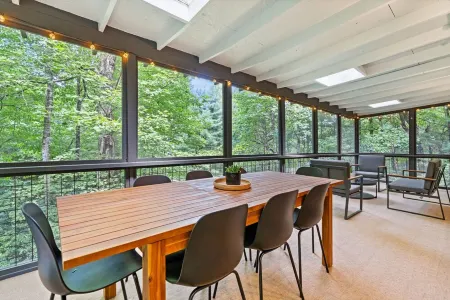 The Tea House at Connestee Falls Отели в г. Данс Рок