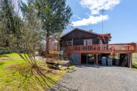 3-bdrm Huxley Farmhouse. Formerly Armstrong Farm. Great for skiing and hiking.