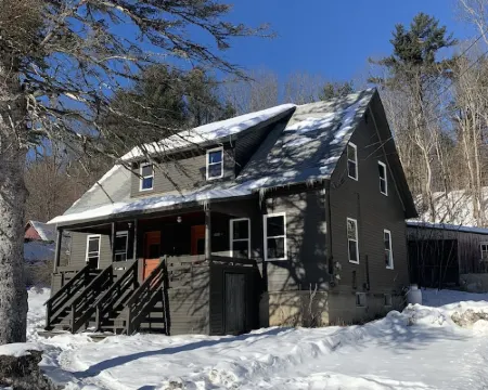 The Dorothy-10 Minutes from Okemo- Freshly Renovated Hotels in Cavendish
