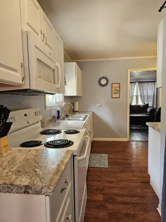 Family sized updated cottage with garage - Close to Houghton Lake and ORV Trails