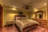 6100 sf, Beds for 32, Hot Tub, Theatre, Game Rm , Entertainers Dock, 310' Shore