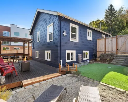 Walk to Wineries & Restaurant’s! Hotels in Woodinville